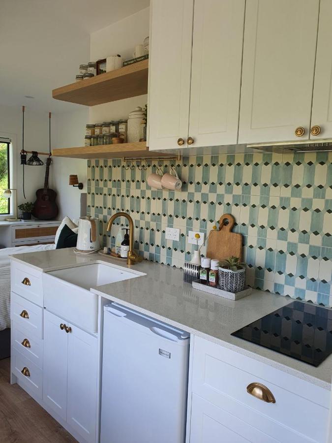 Tiny House With Greenhouse Dining Lower Hutt Εξωτερικό φωτογραφία