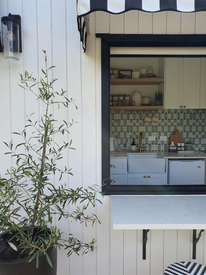 Tiny House With Greenhouse Dining Lower Hutt Εξωτερικό φωτογραφία
